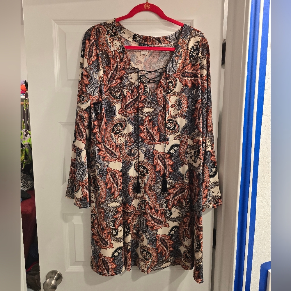 Vibrant Paisley Print Top ( NWOT)